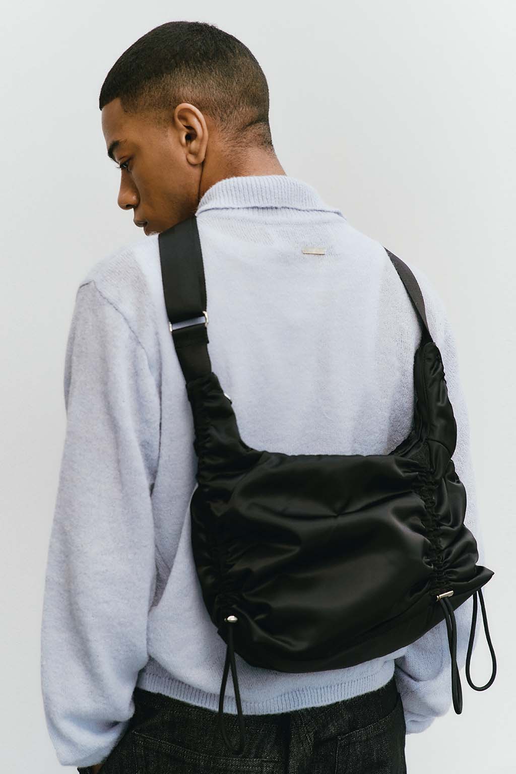 Strap Pleats Bag (Black)