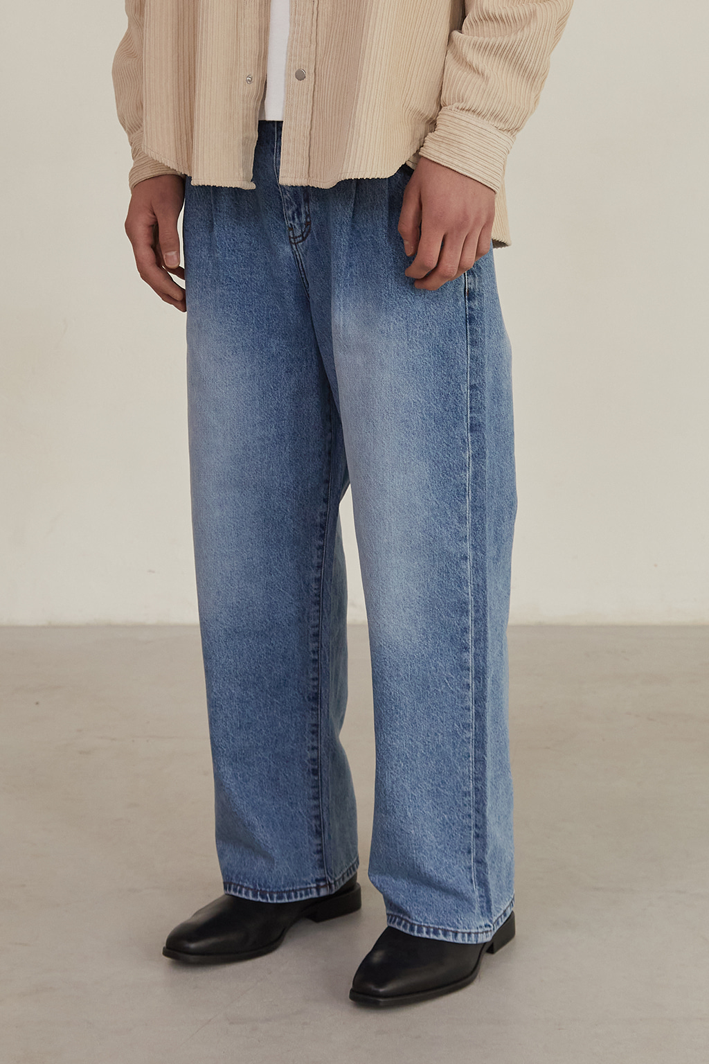 Two Tuck Wide Blue Jeans