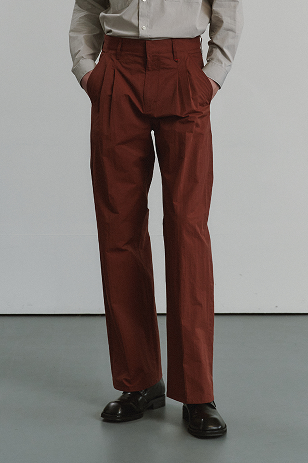 Nylon Crease Line Pants (Brown)